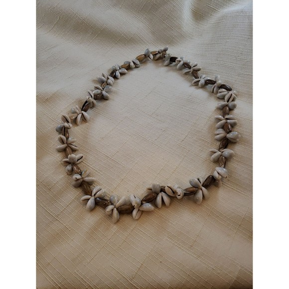 Vintage Unsigned Cowry/Cowrie Shell 17" Long Strand Statement Necklace, Chunky - Picture 2 of 7